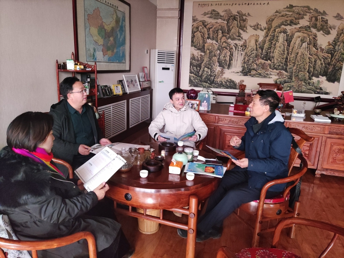 意大利华侨尹泽凯到北方炭素访问考察